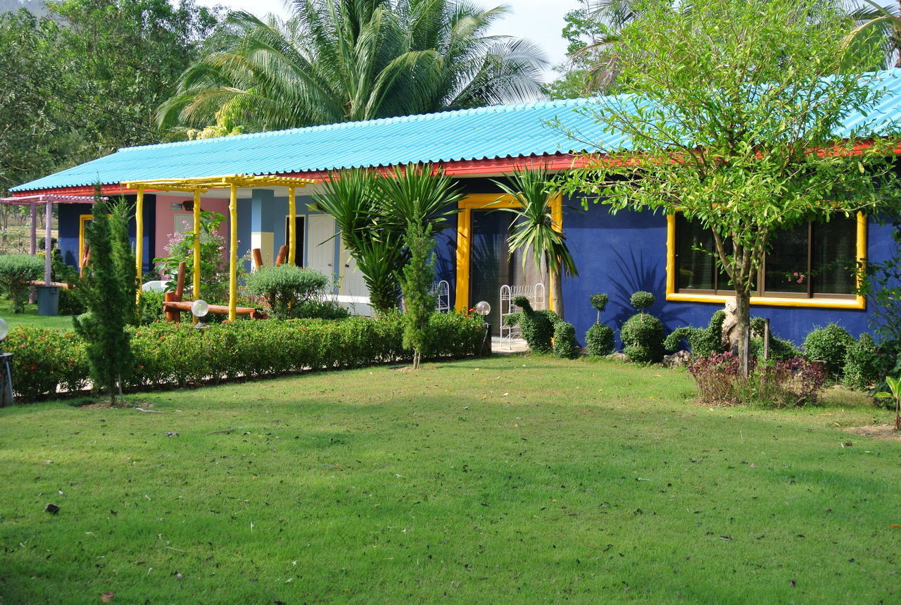 Baanraisooksangchan Kaeng Krachan Exterior photo